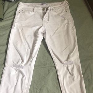 White skinny jeans, raw hem